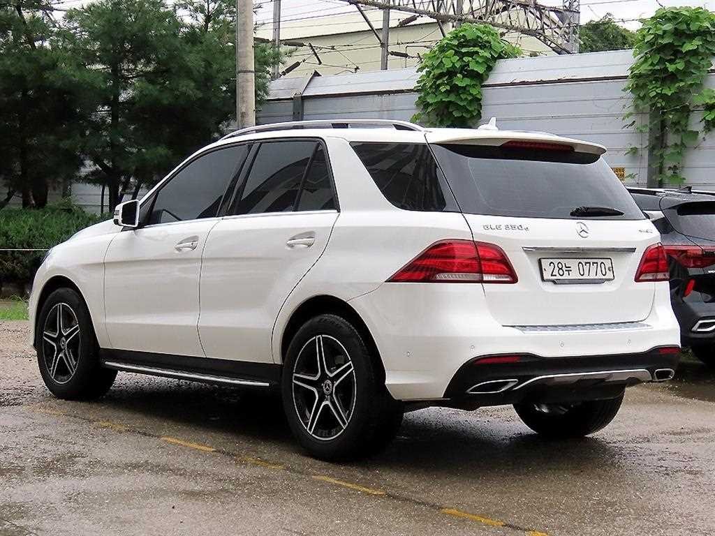 벤츠 GLE 클래스 GLE 클래스 W166 GLE 350 d 4MATIC 이미지 3