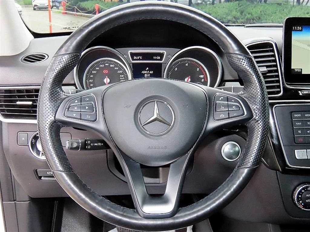 벤츠 GLE 클래스 GLE 클래스 W166 GLE 350 d 4MATIC 이미지 8