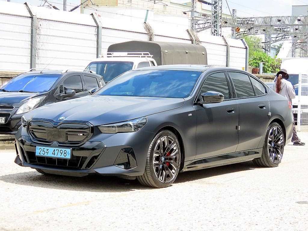 BMW i5 M60 xDrive 이미지 2