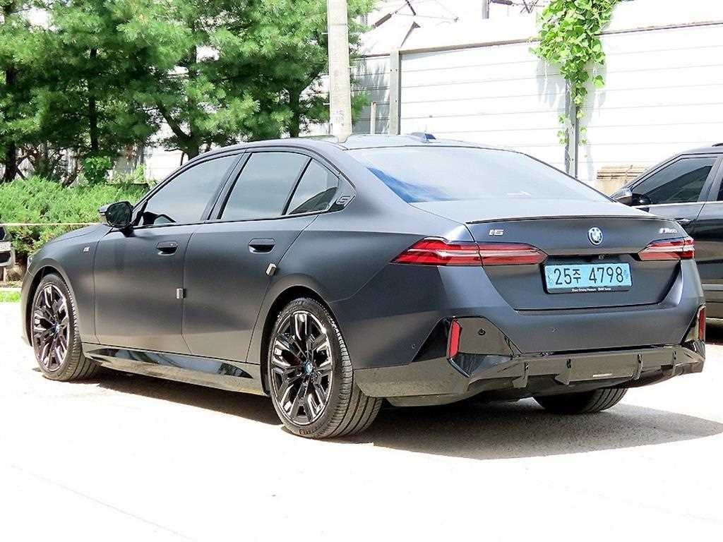 BMW i5 M60 xDrive 이미지 3