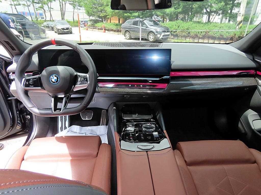 BMW i5 M60 xDrive 이미지 6