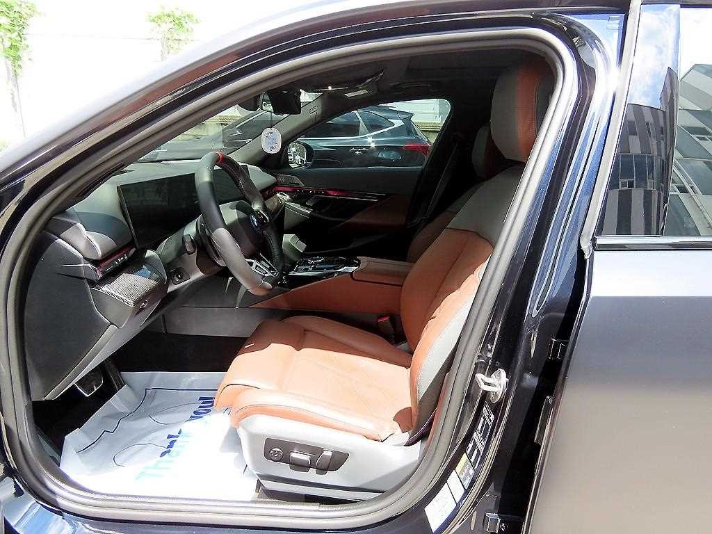 BMW i5 M60 xDrive 이미지 8