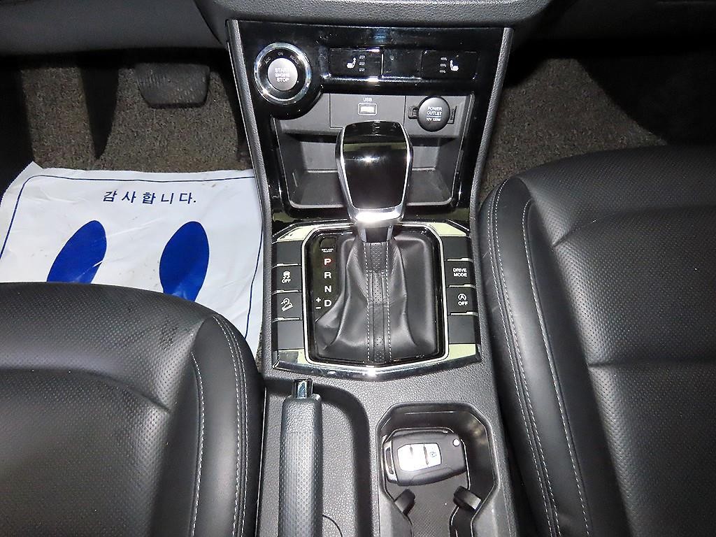 KG모빌리티(쌍용) 코란도 뷰티풀코란도 2WD 디젤 1.6 딜라이트 플러스 이미지 12