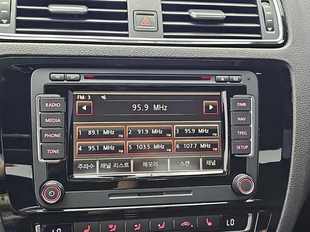 폭스바겐 제타 뉴 제타 2.0 TDI 블루모션 프리미엄 이미지 14