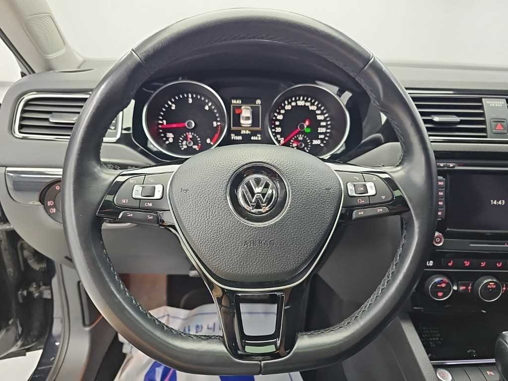 폭스바겐 제타 뉴 제타 2.0 TDI 블루모션 프리미엄 이미지 9