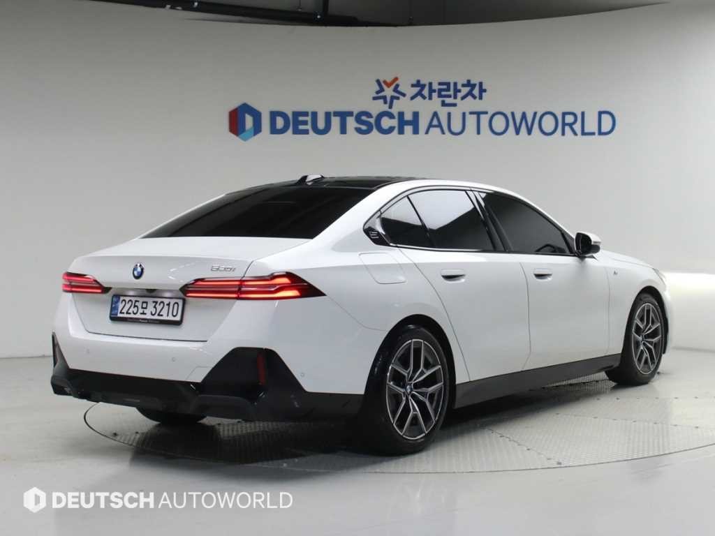 BMW 5시리즈 5시리즈 (G60) 520i M 스포츠 이미지 2