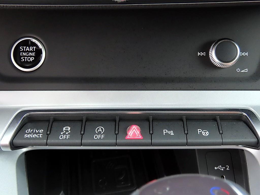아우디 Q3 Q3 (F3) 35 TDI 스포트백 콰트로 프리미엄 이미지 12