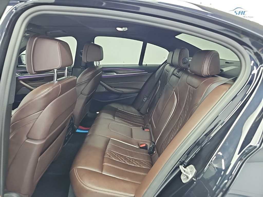 BMW 5시리즈 5시리즈 (G30) 520i M 스포츠 이미지 12