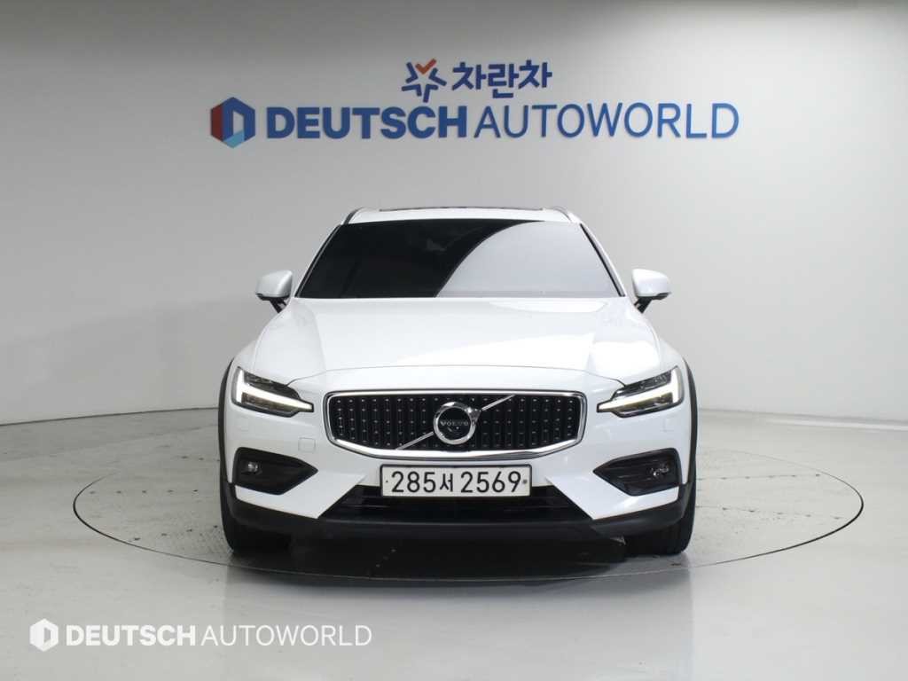 볼보 V60 V60 크로스 컨트리 2세대 2.0 B5 프로 AWD 이미지 3