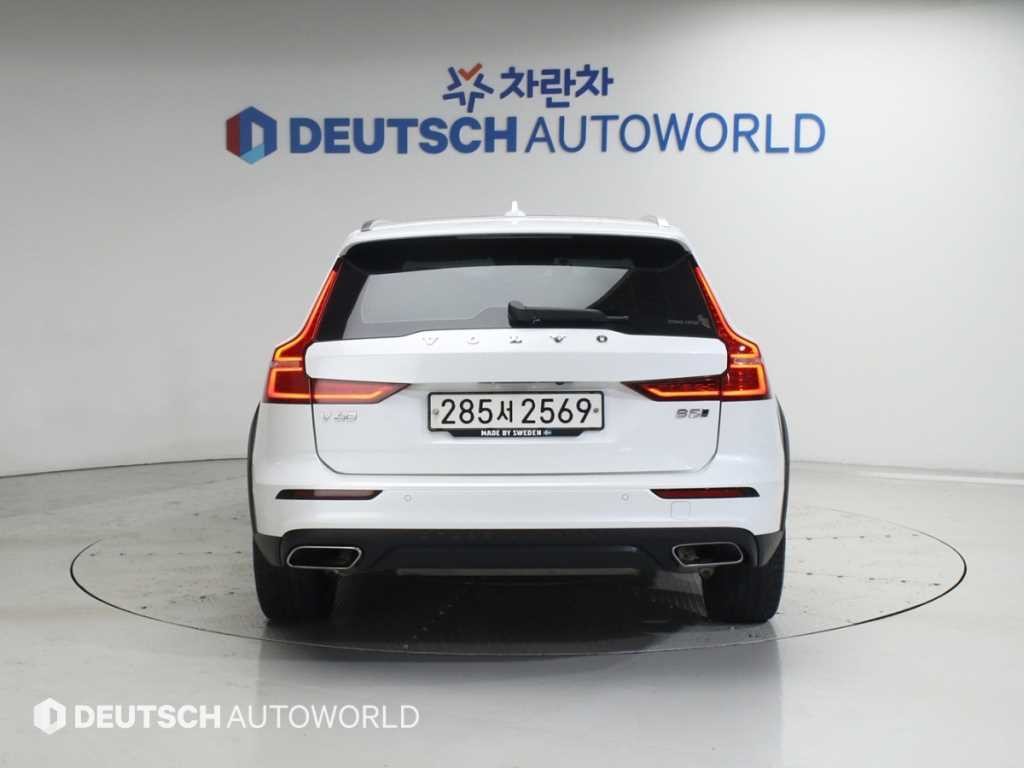 볼보 V60 V60 크로스 컨트리 2세대 2.0 B5 프로 AWD 이미지 4