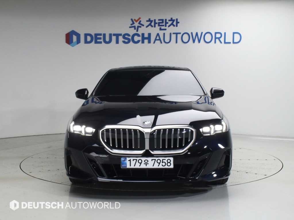 BMW 5시리즈 5시리즈 (G60) 530i xDrive M 스포츠 이미지 3