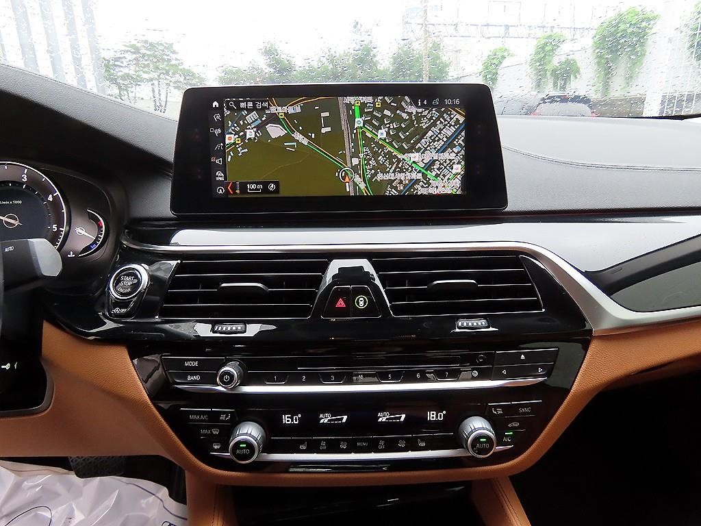 BMW 5시리즈 5시리즈 (G30) 520d M 스포츠 플러스 이미지 14