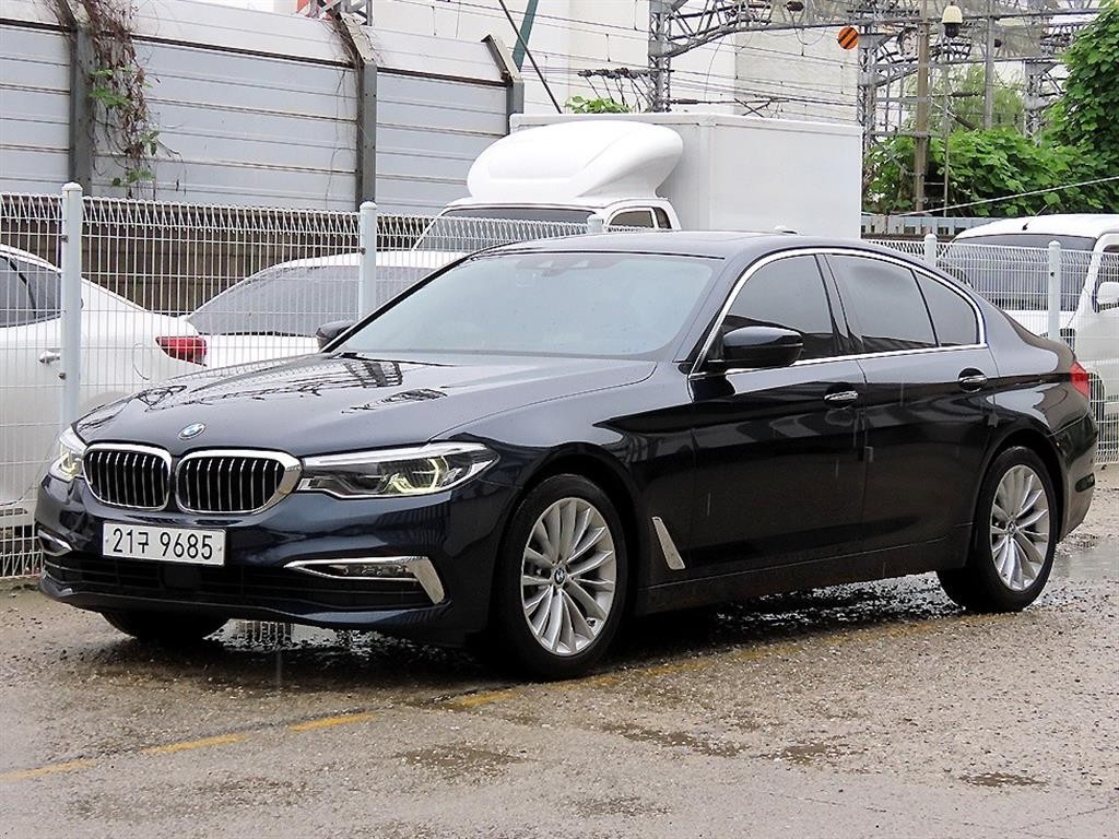 BMW 5시리즈 5시리즈 (G30) 520d M 스포츠 플러스 이미지 2