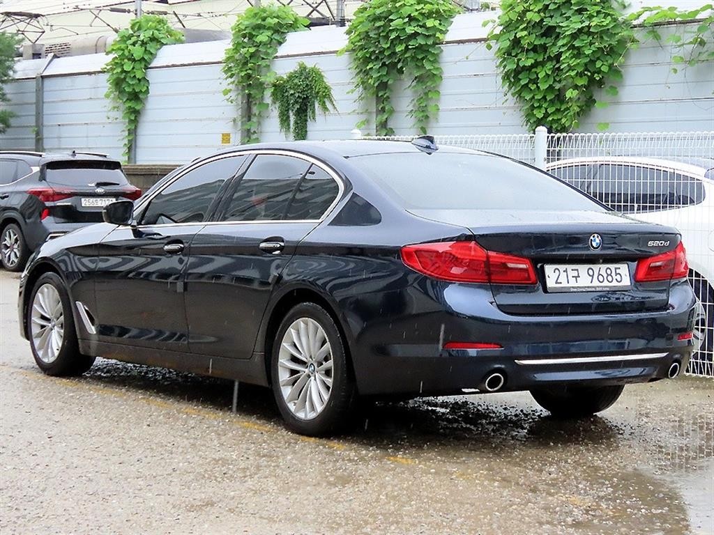 BMW 5시리즈 5시리즈 (G30) 520d M 스포츠 플러스 이미지 3