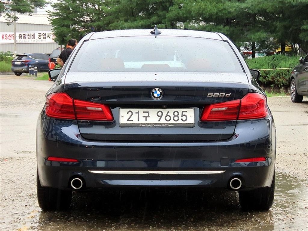 BMW 5시리즈 5시리즈 (G30) 520d M 스포츠 플러스 이미지 4