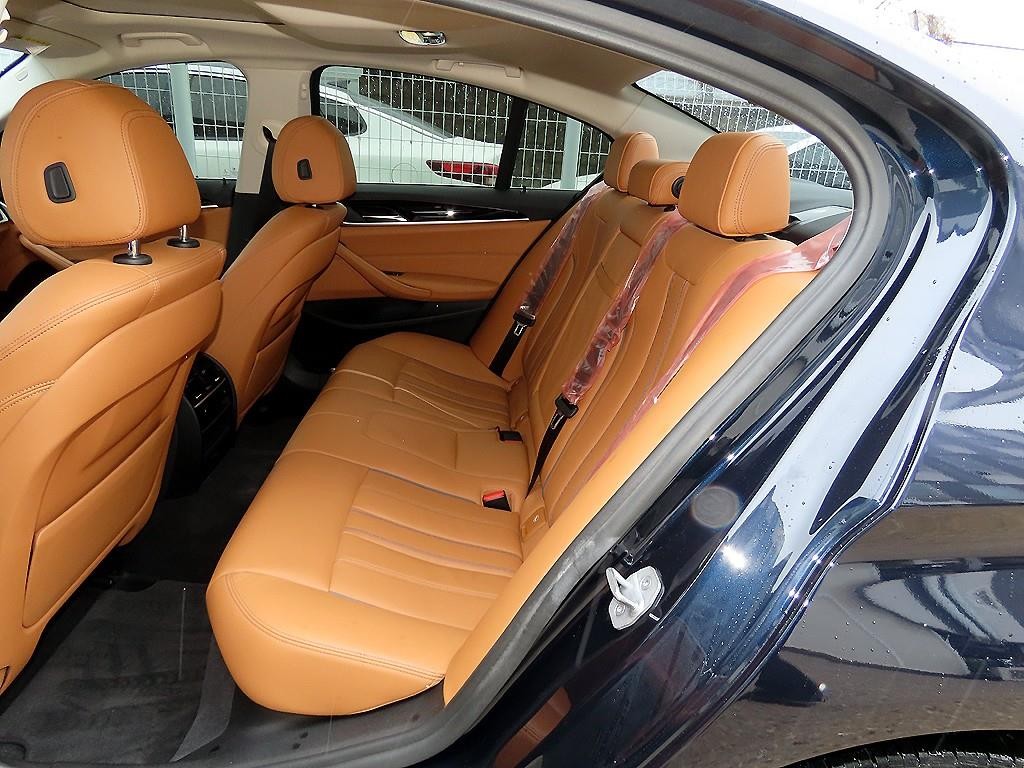 BMW 5시리즈 5시리즈 (G30) 520d M 스포츠 플러스 이미지 6