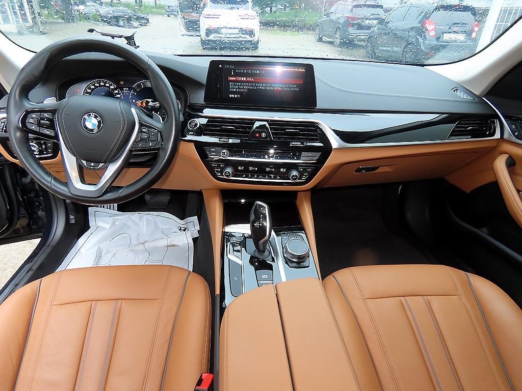 BMW 5시리즈 5시리즈 (G30) 520d M 스포츠 플러스 이미지 7