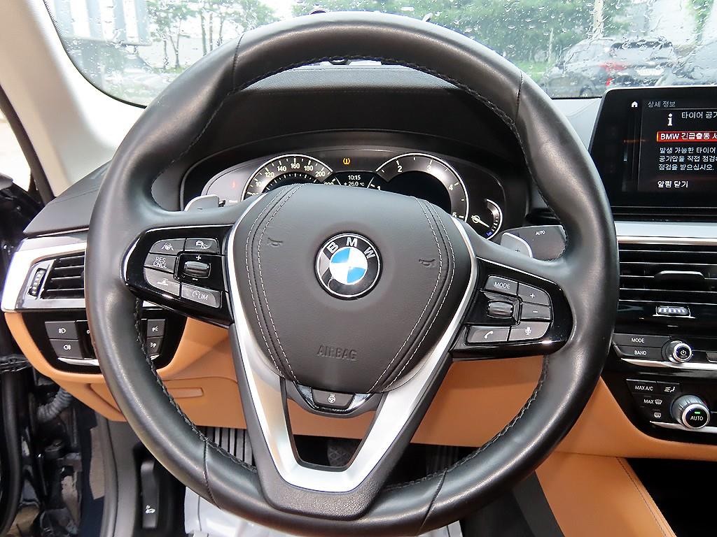 BMW 5시리즈 5시리즈 (G30) 520d M 스포츠 플러스 이미지 8