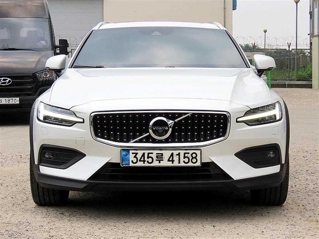볼보 V60 V60 크로스 컨트리 2세대 2.0 B5 프로 AWD 이미지 1