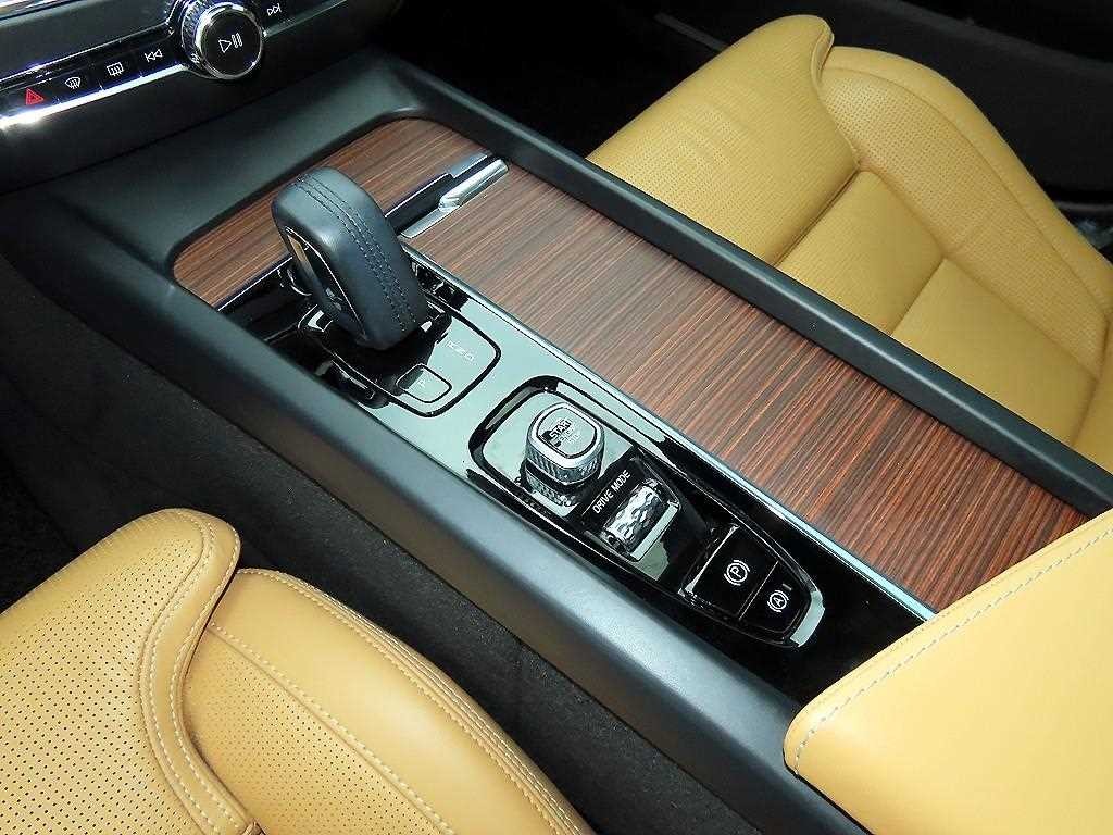 볼보 V60 V60 크로스 컨트리 2세대 2.0 B5 프로 AWD 이미지 11