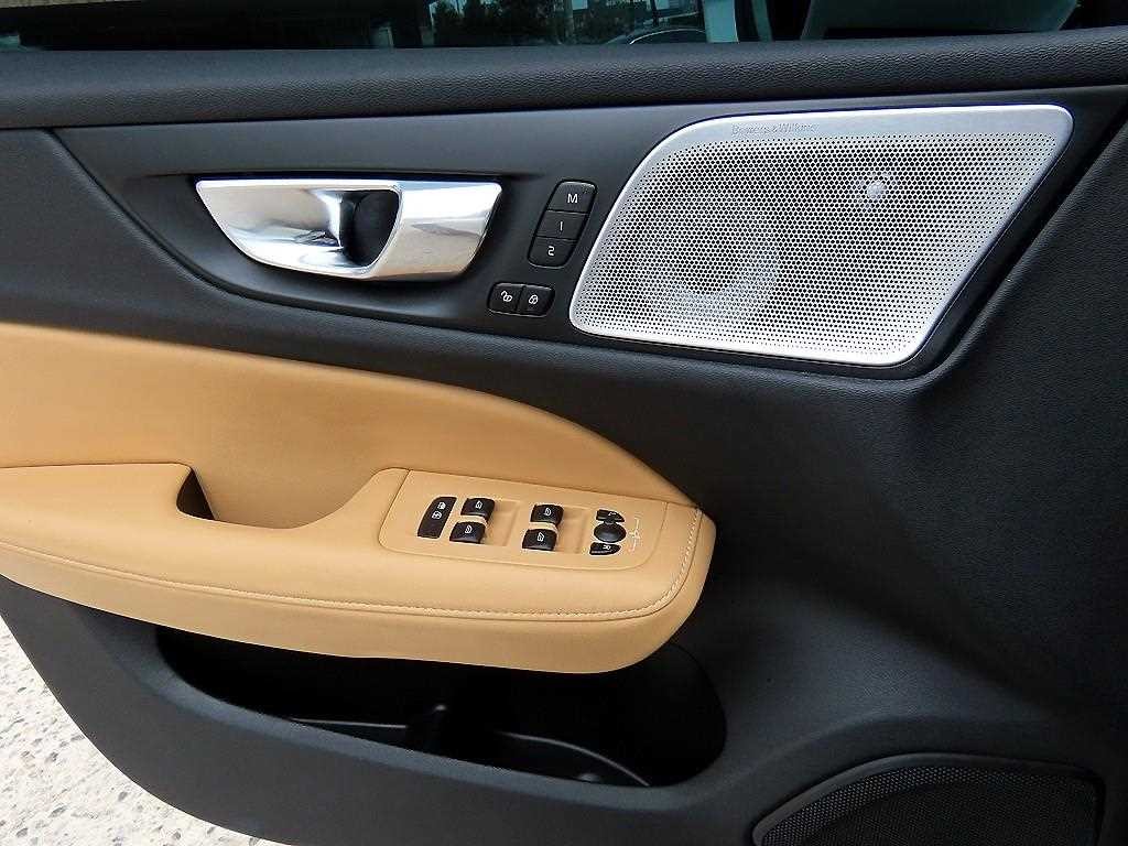 볼보 V60 V60 크로스 컨트리 2세대 2.0 B5 프로 AWD 이미지 12