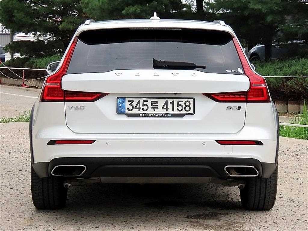 볼보 V60 V60 크로스 컨트리 2세대 2.0 B5 프로 AWD 이미지 4