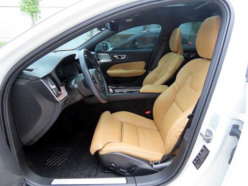 볼보 V60 V60 크로스 컨트리 2세대 2.0 B5 프로 AWD 이미지 5