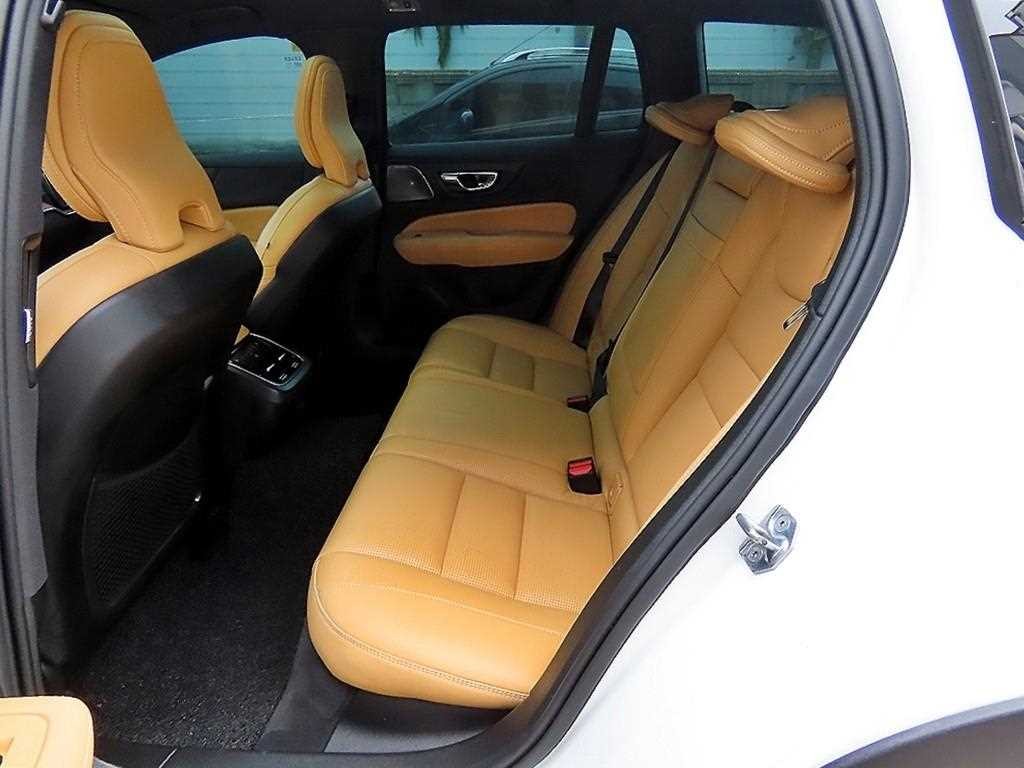 볼보 V60 V60 크로스 컨트리 2세대 2.0 B5 프로 AWD 이미지 6