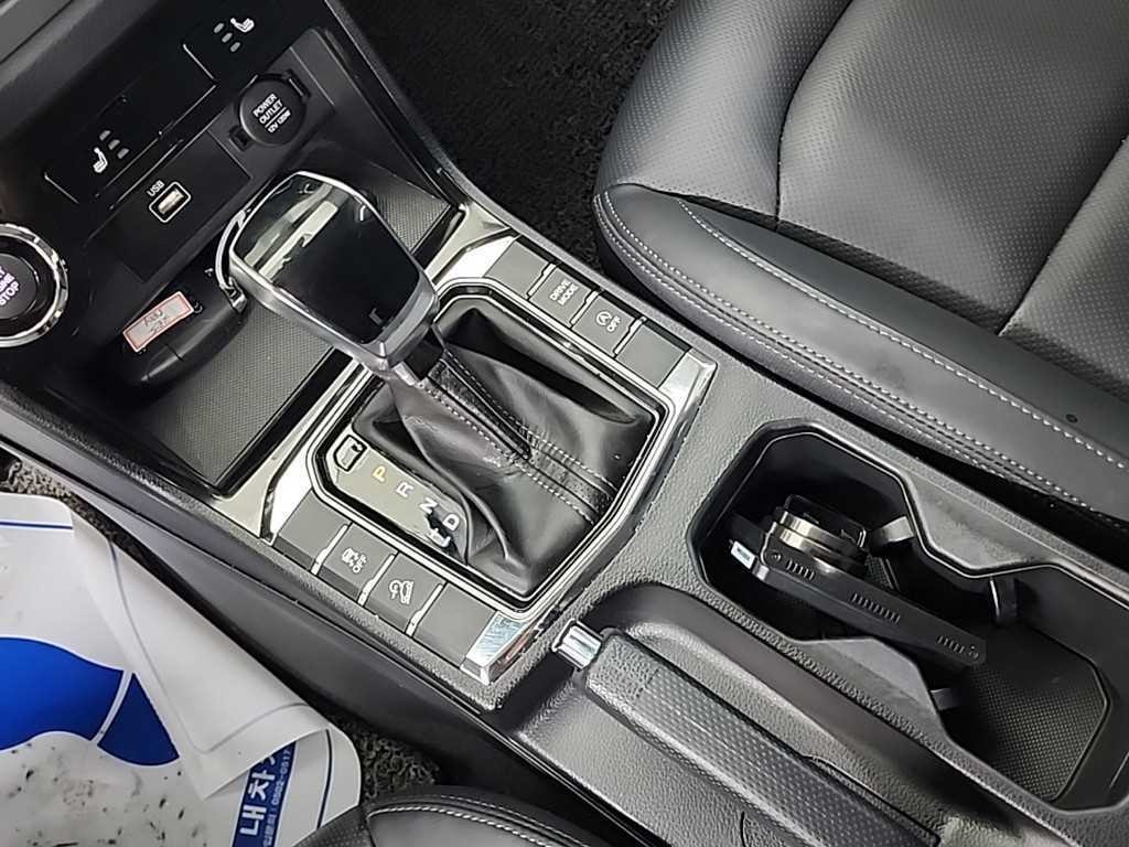 KG모빌리티(쌍용) 코란도 뷰티풀코란도 2WD 가솔린 1.5 C5 이미지 8
