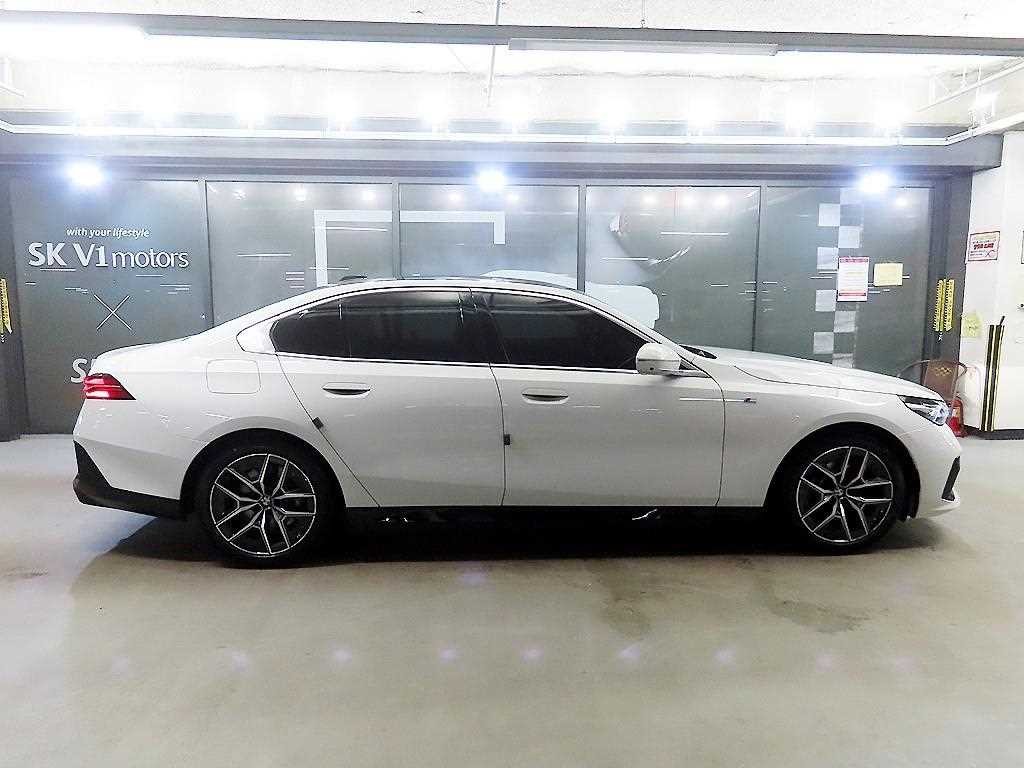 BMW 5시리즈 5시리즈 (G60) 523d M 스포츠 이미지 3
