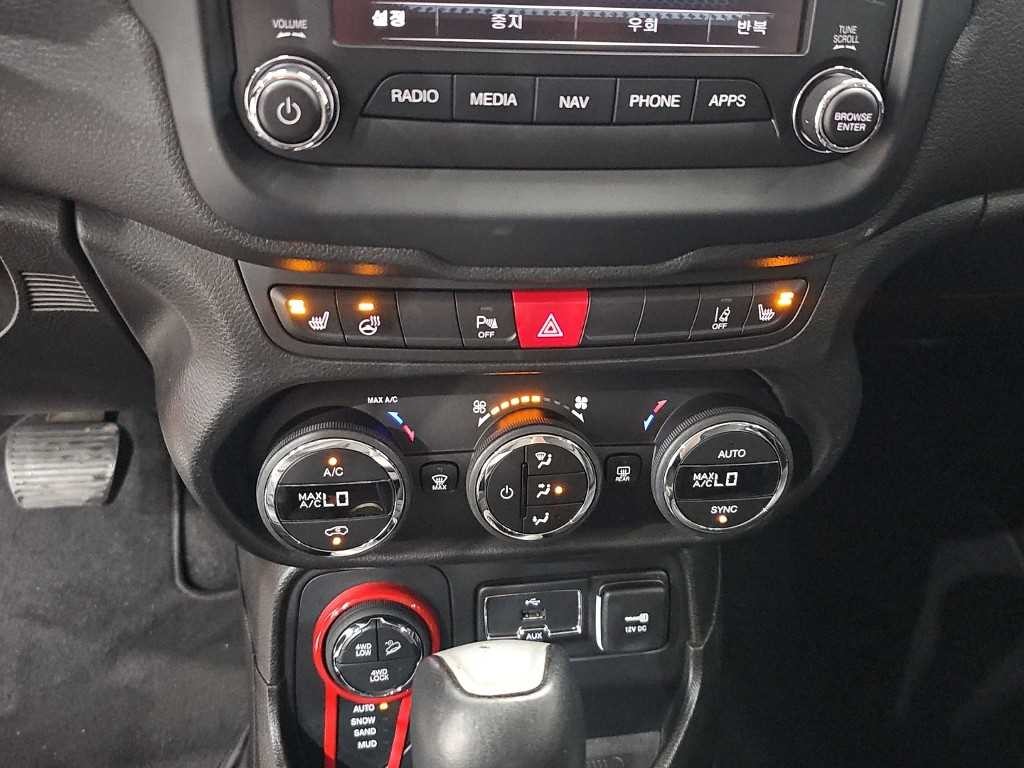 지프 레니게이드 2.0 디젤 리미티드 AWD 이미지 10