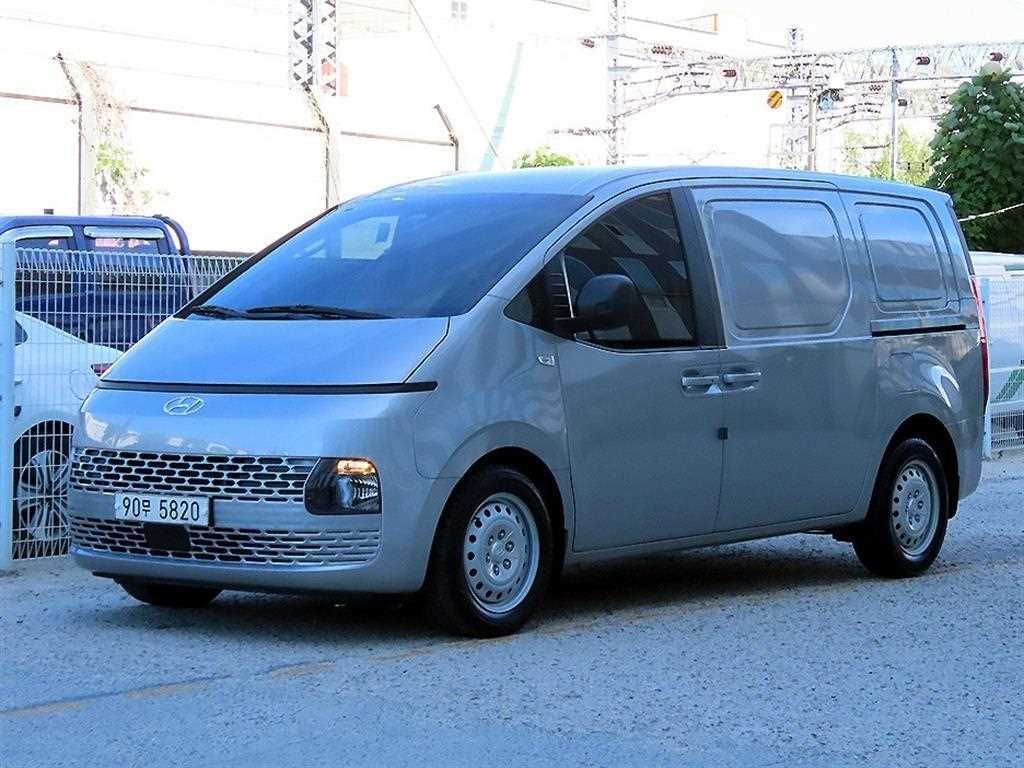 현대 스타리아 2WD 디젤 카고 스마트 3인승 이미지 2