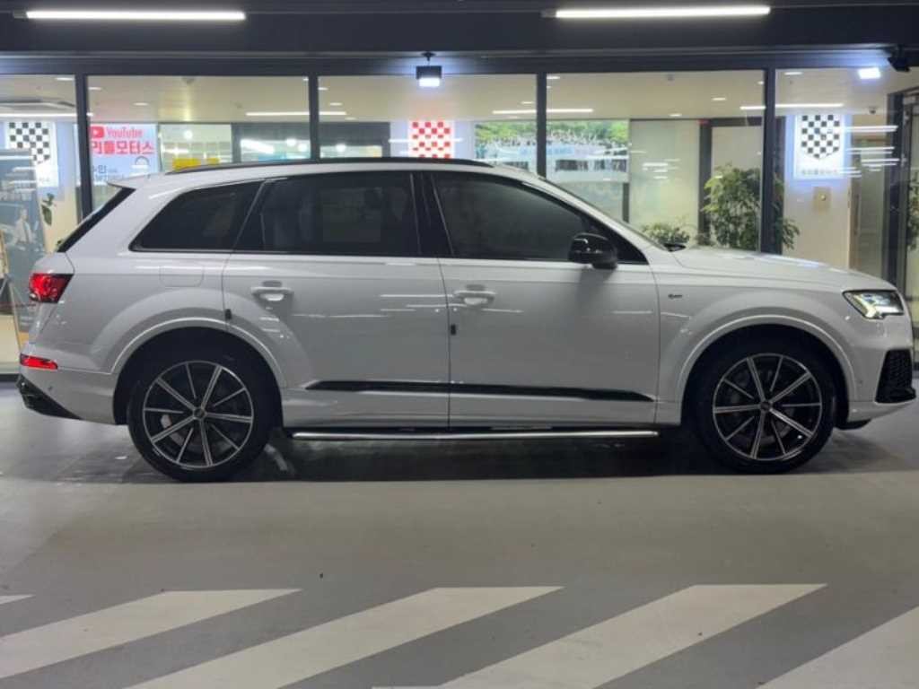 아우디 Q7 Q7 (4M) 55 TFSI 콰트로 프리미엄 이미지 3