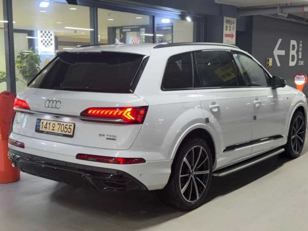 아우디 Q7 Q7 (4M) 55 TFSI 콰트로 프리미엄 이미지 4