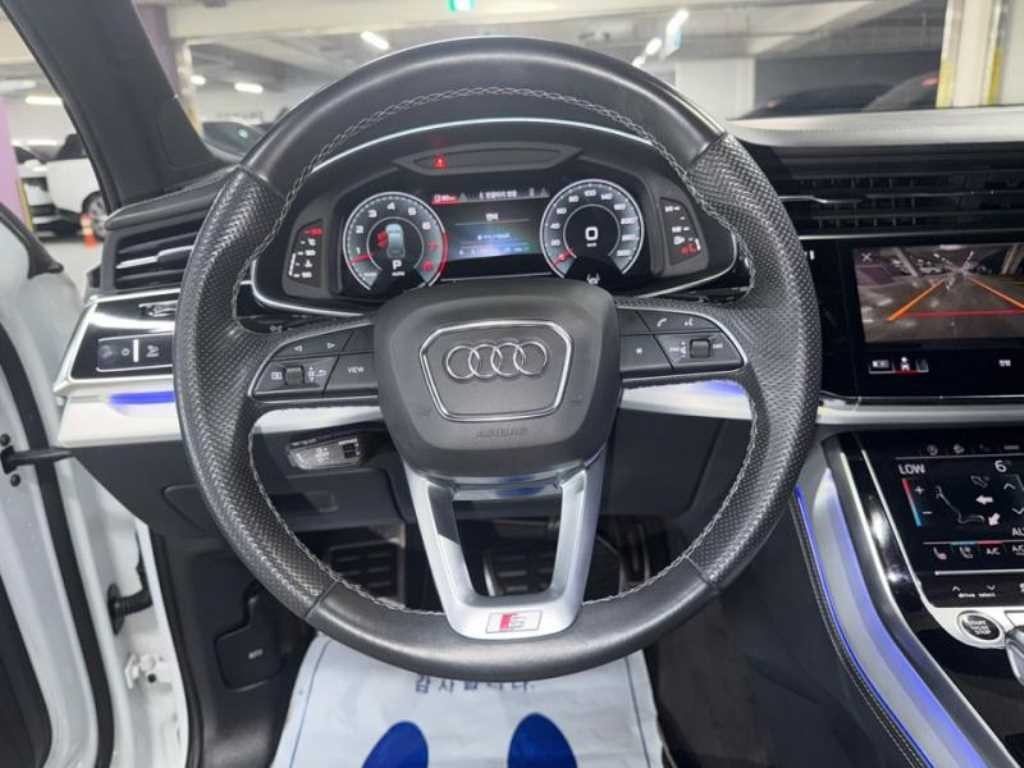 아우디 Q7 Q7 (4M) 55 TFSI 콰트로 프리미엄 이미지 8