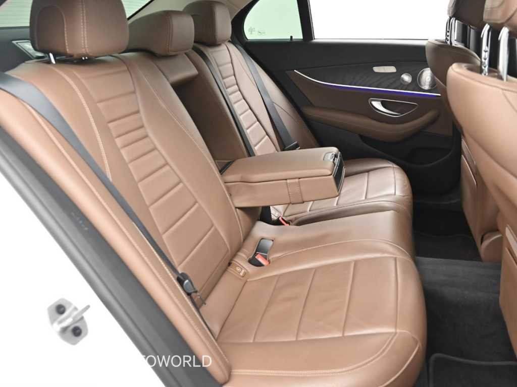 벤츠 E 클래스 E-클래스 W213 E300 아방가르드 이미지 12