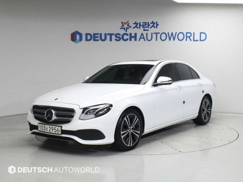 벤츠 E 클래스 E-클래스 W213 E300 아방가르드 이미지 2