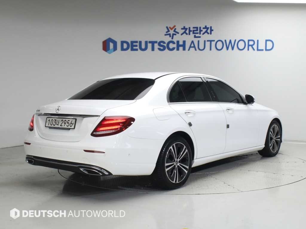 벤츠 E 클래스 E-클래스 W213 E300 아방가르드 이미지 3