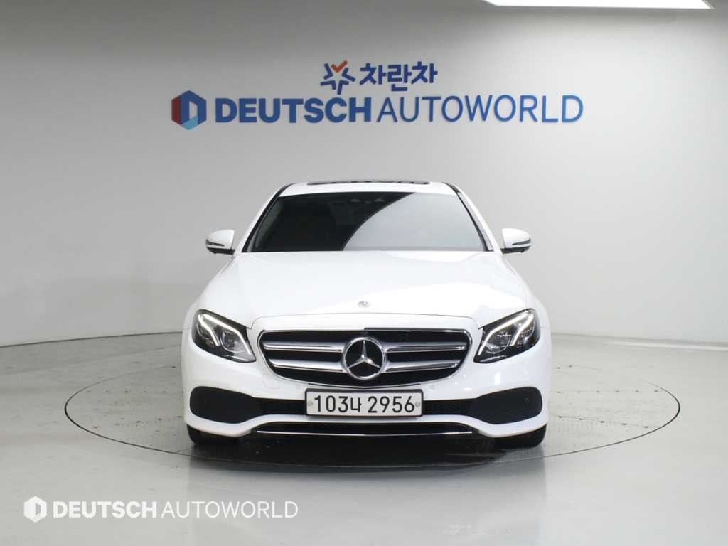 벤츠 E 클래스 E-클래스 W213 E300 아방가르드 이미지 4