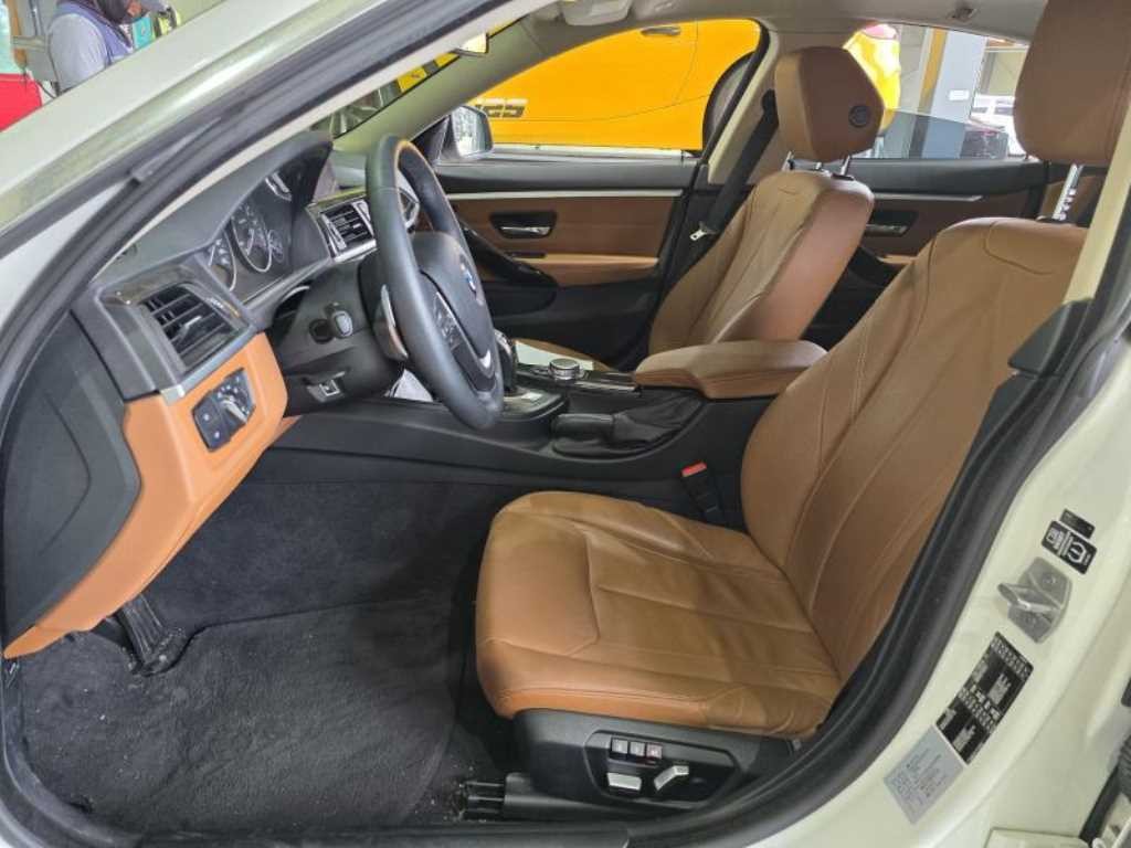 BMW 4시리즈 4시리즈 (F32) 420i 그란쿠페 럭셔리 이미지 3