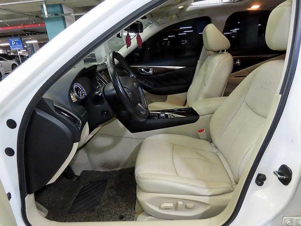 인피니티 Q Q50 2.2D 익스클루시브 이미지 1
