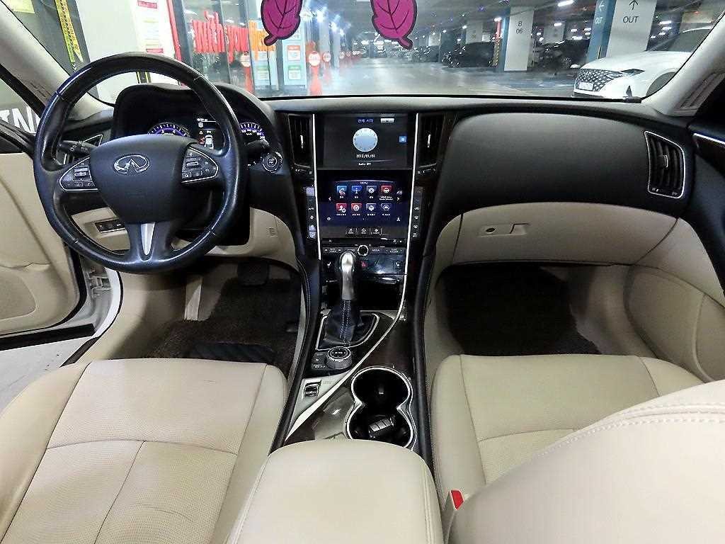 인피니티 Q Q50 2.2D 익스클루시브 이미지 10