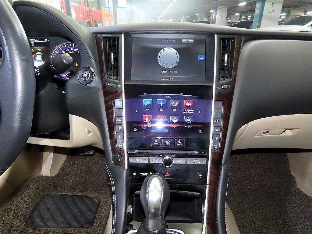 인피니티 Q Q50 2.2D 익스클루시브 이미지 11