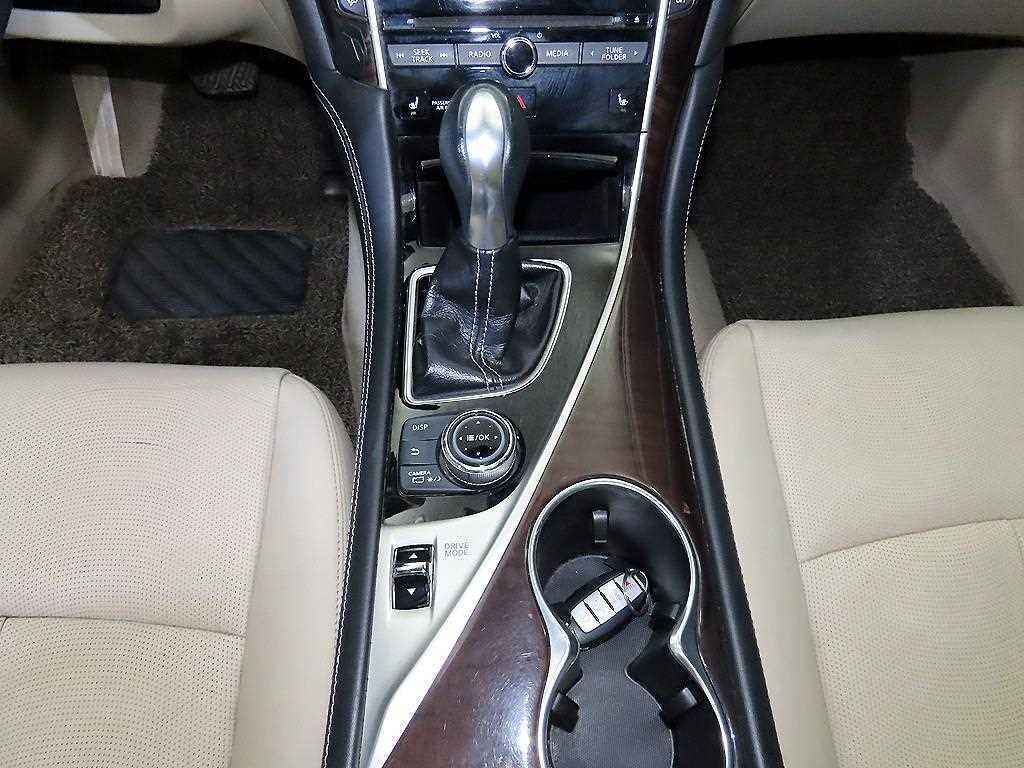인피니티 Q Q50 2.2D 익스클루시브 이미지 12