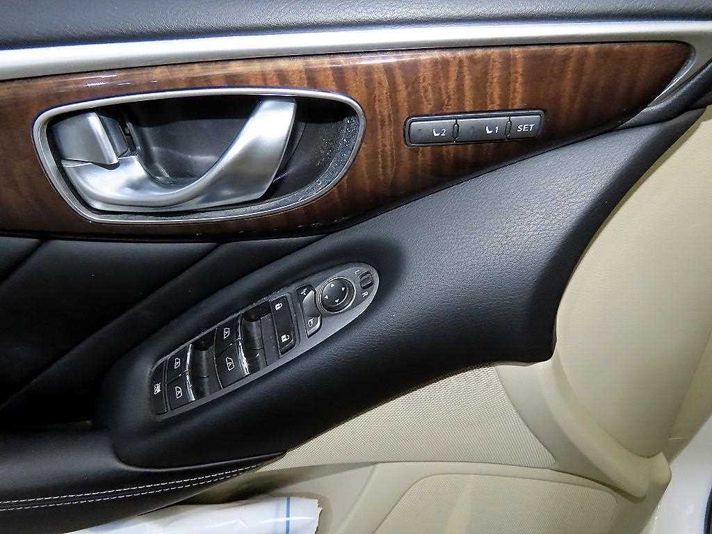 인피니티 Q Q50 2.2D 익스클루시브 이미지 13