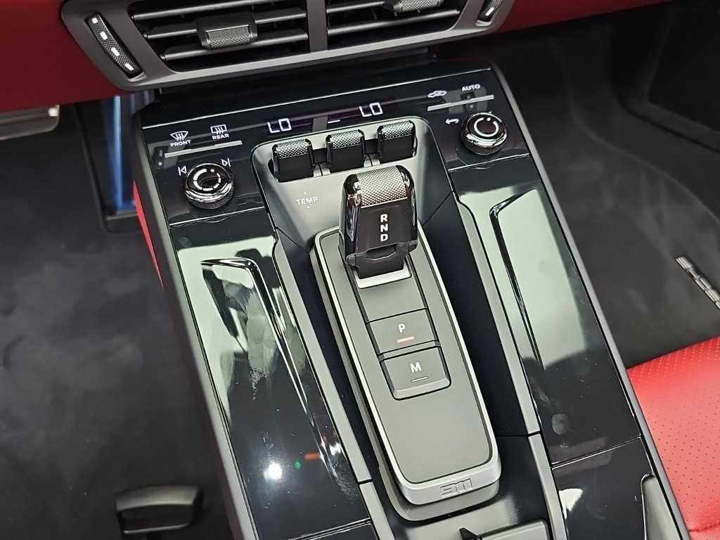 포르쉐 911 911(992) 카레라 4 GTS 이미지 8