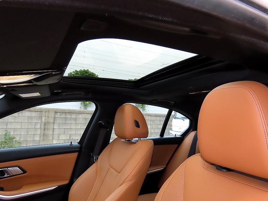 BMW 3시리즈 3시리즈 (G20) 320i M 스포츠 이미지 17
