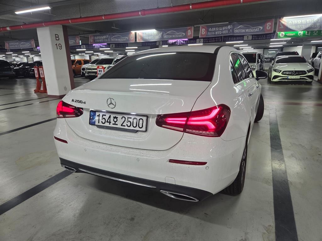 벤츠 A 클래스 A클래스 W177 A200d 세단 이미지 2