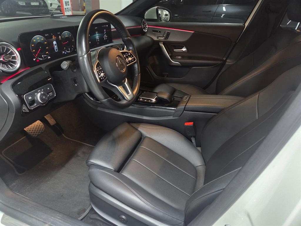 벤츠 A 클래스 A클래스 W177 A200d 세단 이미지 3