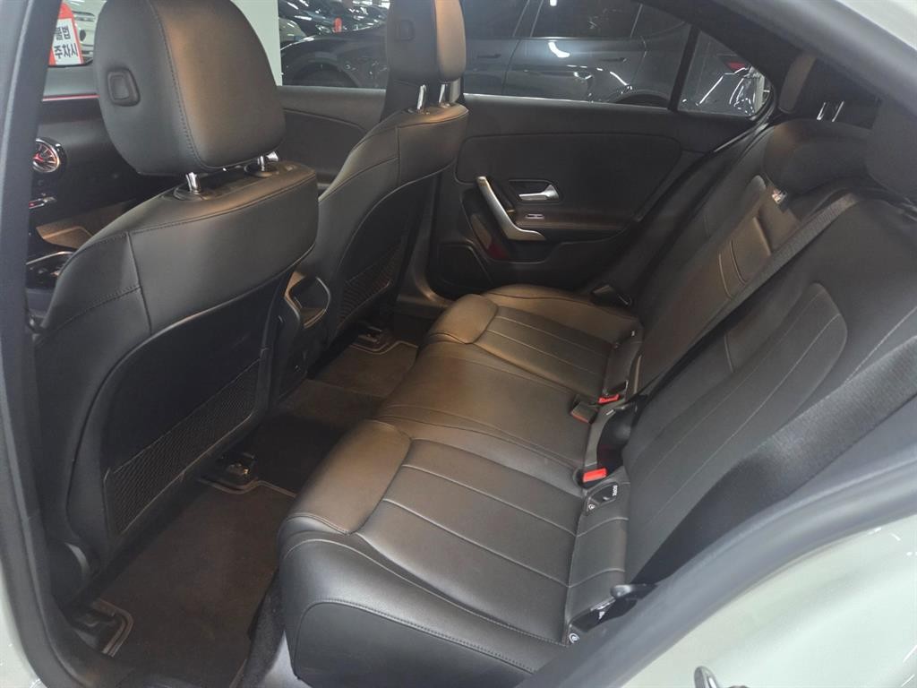 벤츠 A 클래스 A클래스 W177 A200d 세단 이미지 4